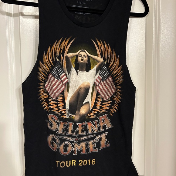 Selena Gomez tank - Picture 1 of 2